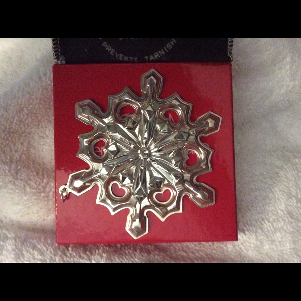 Vintage 1979 Gorham sterling silver snowflake.